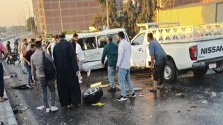 مصرع 8 أشخاص وإصابة 22 آخرين في تصادم ميكروباص وسيارة نقل بالطريق الأوسطي.. بينهم عمال