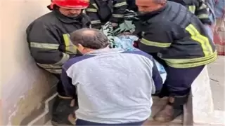 الحماية المدنية تساعد مريض وتنقله لمستشفى في بدر