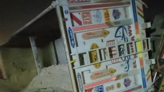 تصادم قطار بضائع مع سيارة نقل في العين السخنة وإصابة السائق