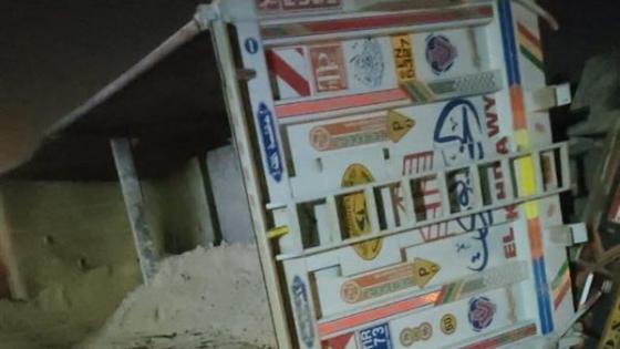 تصادم قطار بضائع مع سيارة نقل في العين السخنة وإصابة السائق