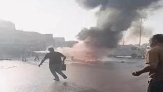 حادث مروع على الطريق الدائري والنيران تلتهم سيارة يشل الحركة المرورية في الاتجاهين