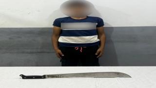 ضبط شخص ظهر في فيديو يهدد آخر بسلاح أبيض بالمنوفية