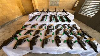 ضبط كميات من المخدرات والأسلحة وتنفيذ مئات الأحكام القضائية فى 3 محافظات