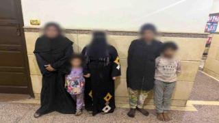 بسبب تعريض المارة للخطر.. ضبط متسولات وأطفال في الإسماعيلية