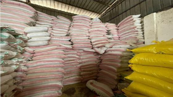 ضبط مصنع ومخزنين لإنتاج أعلاف وأسمدة مغشوشة بالبحيرة