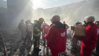 الهلال الأحمر المصري يدعم جهود الإطفاء والإسعاف في حريق الزرايب