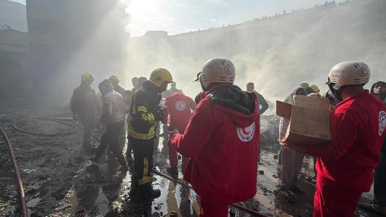 الهلال الأحمر المصري يدعم جهود الإطفاء والإسعاف في حريق الزرايب