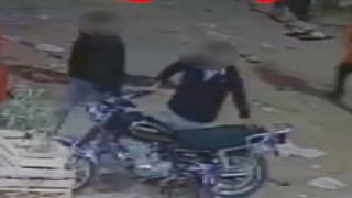 القبض على شخصين بسرقتهما دراجة نارية بأسوان بعد تداول فيديو على مواقع التواصل