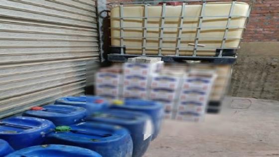 ضبط مخزن بالقليوبية لإنتاج منظفات صناعية مجهولة المصدر وأكثر من 5 أطنان مواد خام