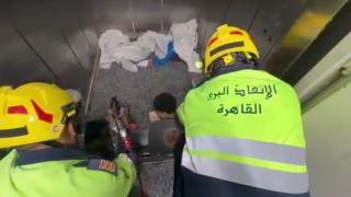 إنقاذ شخص احتجز داخل مصعد بمصنع بالقطامية على يد الأجهزة الأمنية