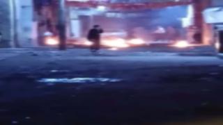 خلافات الجيرة تتحول إلى معركة بالشوارع في المحلة.. نار وحجارة ومصابون