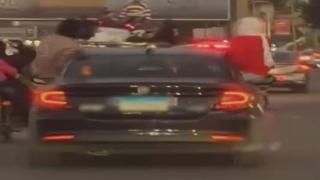 ضبط سائق استعرض بسيارته في الجيزة وعرّض المواطنين للخطر