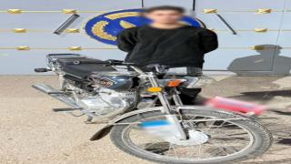 ضبط قائد دراجة نارية بالفيوم بعد استعراضات خطرة على الطريق