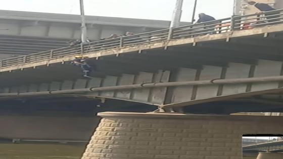 شاب ينهي حياته أعلى كوبري المظلات بشبرا الخيمة في واقعة مؤلمة