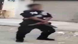 الداخلية تكشف ملابسات فيديو شخص يحمل أسلحة بيضاء في شوارع السويس وخلافات الميراث وراء الواقعة