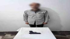 القبض على عامل بتهمة ابتزاز شريك بمصنع وفرض إتاوات واستعراض سلاح هيكلي في الغربية