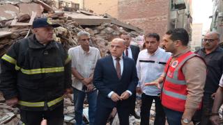 مصرع 4 أشخاص في انهيار عقار بزفتى.. ومحافظ الغربية يتابع أعمال رفع الأنقاض
