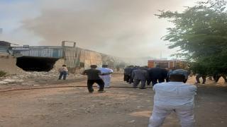 السيطرة على حريق هائل داخل مخزن بالهرم دون إصابات