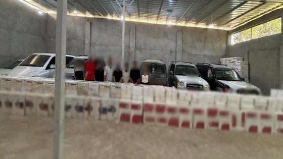 ضبط أكثر من 110 ألف عبوة سجائر مهربة جمركيًا بحوزة 8 متهمين في الجيزة