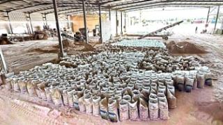 ضربة قوية للغش التجاري.. ضبط مصنع بدون ترخيص ينتج 550 طن أسمدة مغشوشة في البحيرة