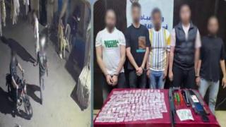 ضبط 5 عاطلين بالجيزة بحوزتهم أسلحة نارية وهيروين بعد ظهورهم في فيديو بالشارع