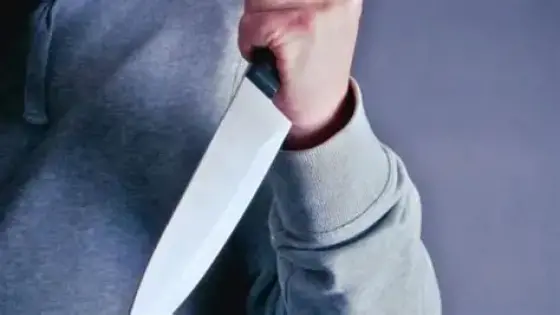 شاب يُقتل طعنا في بنها بعد تدخله للدفاع عن فتاة من المعاكسة