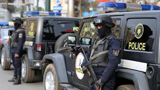 Egyptian members of security forces stand guard during the sixth anniversary of the 2011 uprising, at Tahrir Square in Cairo, Egypt, January 25, 2017. REUTERS/Mohamed Abd El Ghany - RTSXB7U