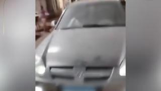 تعليم قيادة أم تهور؟ طفل يقود سيارة بالجيزة وشقيقه يسب مصور الواقعة!