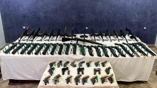 أسلحة نارية