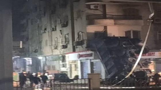 توفى سائقها.. سقوط “تريلا” من أعلى وصلة بالطالبية يشعل حريقًا في سيارات ومحال