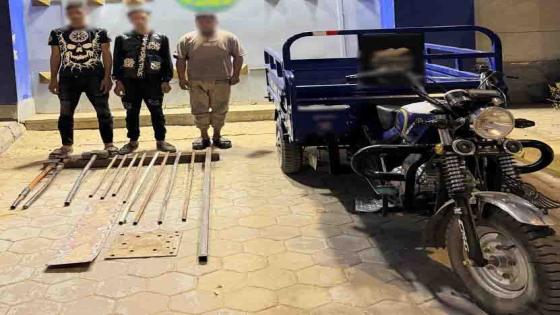 ضبط 3 متهمين حطموا لافتات إعلانية وسرقوا أجزاء حديدية منها في سوهاج