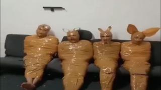بشريط لاصق.. أهالي في إندونيسيا يقبضون على 4 متهمين قبل وصول الشرطة