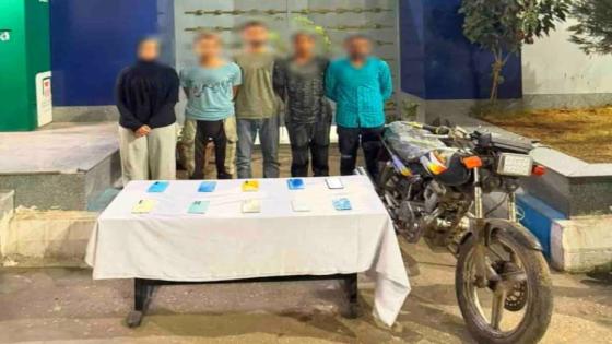 ضبط شخصين متهمين بسرقة الهواتف بأسلوب المغافلة في الشرقية