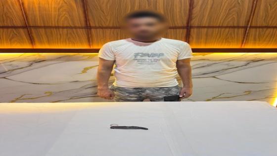 سائق يشهر سلاحًا أبيض في وجه نجل عمه ويجبره على غلق مطعمه بالشرقية