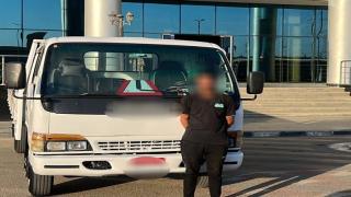 سائق نقل يخالف القانون ويسير عكس الاتجاه بغمرة.. والداخلية تتدخل سريعًا