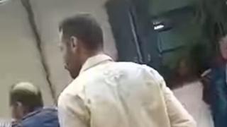 هديك بالجزمة.. خناقة بين صيدلي ومريض داخل التأمين الصحي بالمنوفية