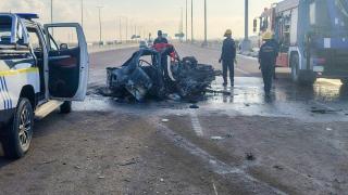 بسبب ماس كهربائي.. مصرع 3 أشخاص باحتراق سيارة ملاكي على الطريق الدولي بالإسكندرية