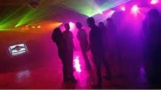 مداهمة ماروكان ودندنة والهضبة وخان يوسف بالعجوزة.. وضبط فتيات الأفعال الفاضحة بملاهي الزعيم والنجوم بالطالبية