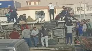 إصابة 16 شخصًا في تصادم ميكروباص وميني باص بالسويس