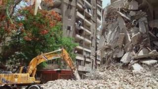 أمن الجيزة يؤمن إزالة أبراج وحمام سباحة فى حملة لإزالة العقارات المخالفة