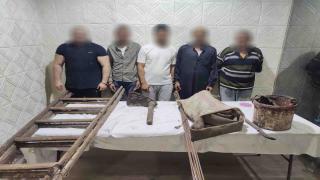 ضبط 5 أشخاص بالقاهرة أثناء التنقيب عن الآثار داخل ورشة بمنطقة الحدائق