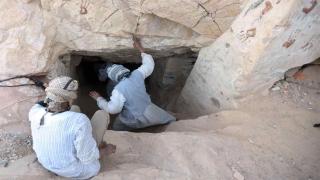 إحباط محاولة 3 أشخاص التنقيب عن الآثار بالدرب الأحمر 