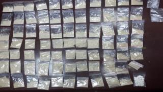 ملك البودره وقع ب83 تذكرة هيروين فى دمياط