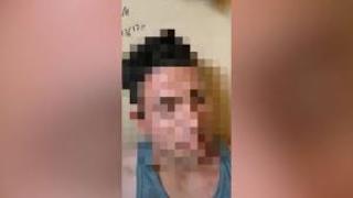 خطف شاب تصويره عاريا