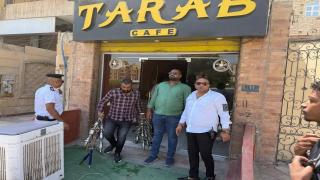 حي الهرم يشن حملة مكبرة بحدائق الأهرام بقيادة معتز مسعود وبمشاركة حسن فاروق والمقدم أحمد نعمان مدير شرطة المرافق: غلق 3 محلات مخالفة ورفع 600 إشغال لردع المخالفين وحماية حقوق المواطنين