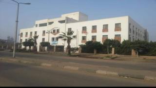 حق الرد مكفول .. مدير مستشفى مبارك المركزى بمنشأة القناطر يرد على اتهامه بضرب موظف بالجزمة