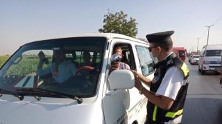 المرور: تحرير 950 مخالفة لعدم تركيب الملصق الإلكتروني ورفع 35 سيارة ودراجة نارية