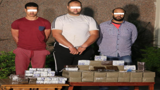 ضبط 3 أشقاء تخصصو فى نقل وتهريب المخدرات وبحيازتهم 1000 طربة حشيش فى أكتوبر
