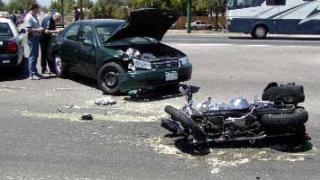 إصابة شخصين في تصادم دراجة نارية مع سيارة نقل بسوهاج