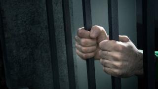 القبض على شاب ضرب فتاة عاتبته على معاكستها في الصف